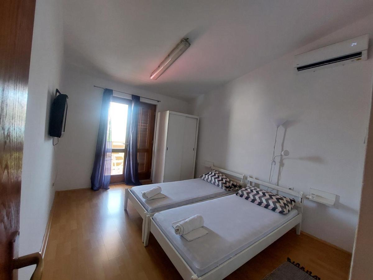Studio-App Iva, Balcony With Sea View - 50 M From Beach Pag Town Exteriör bild