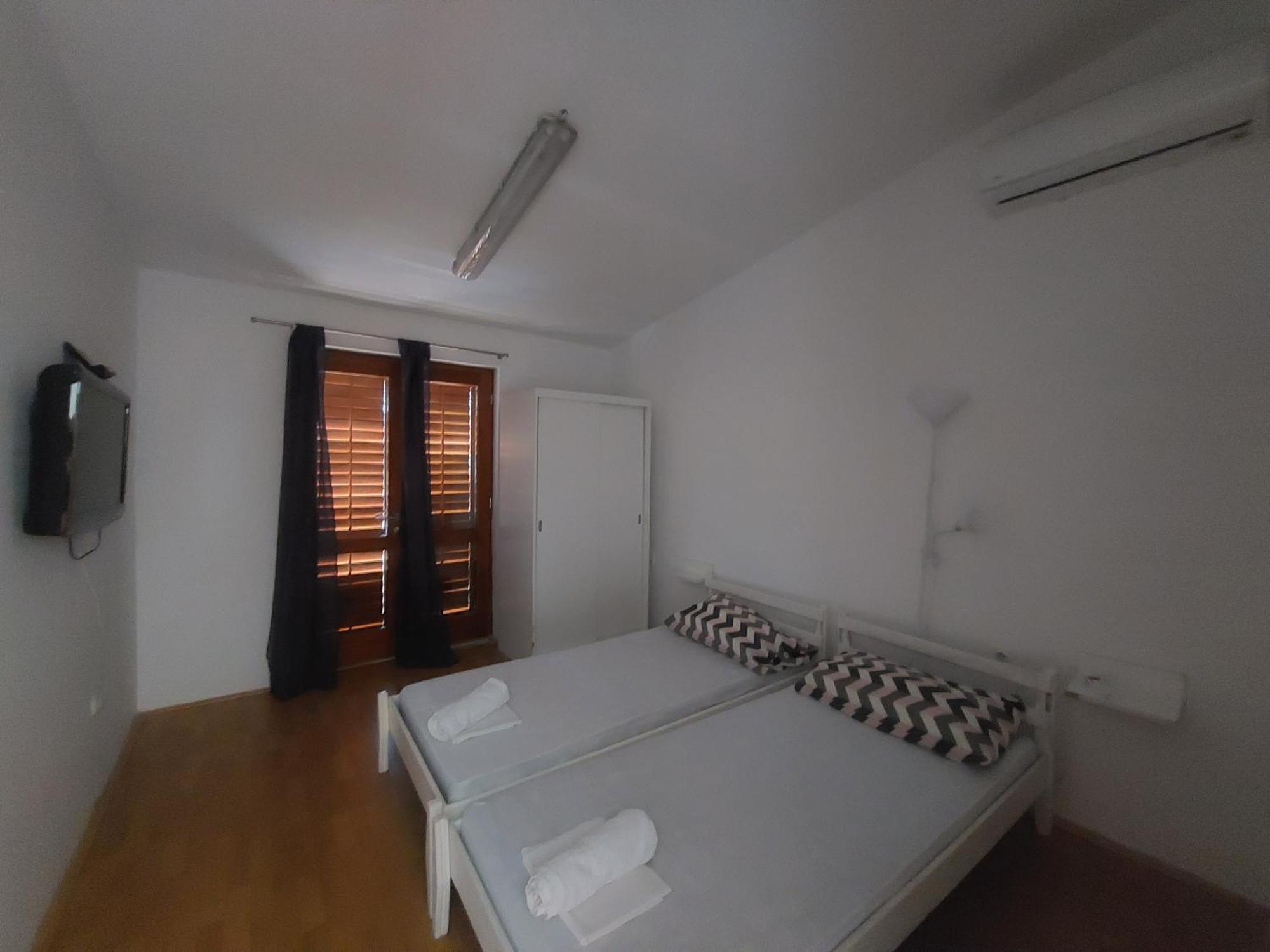 Studio-App Iva, Balcony With Sea View - 50 M From Beach Pag Town Exteriör bild
